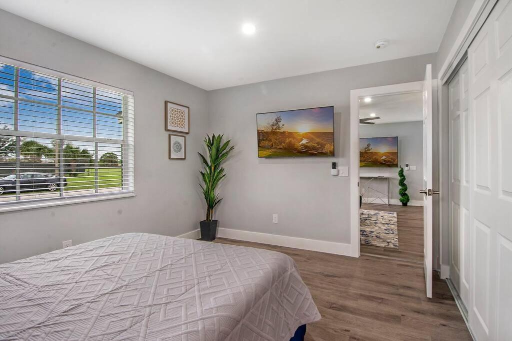 Modern Getaway Near The Beach With Room For A Boat West Palm Beach Exterior photo