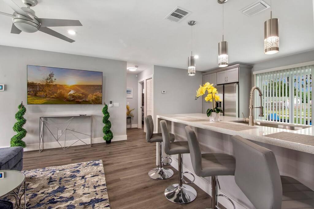 Modern Getaway Near The Beach With Room For A Boat West Palm Beach Exterior photo