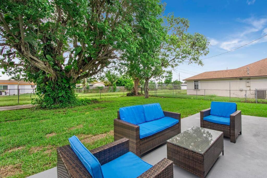 Modern Getaway Near The Beach With Room For A Boat West Palm Beach Exterior photo